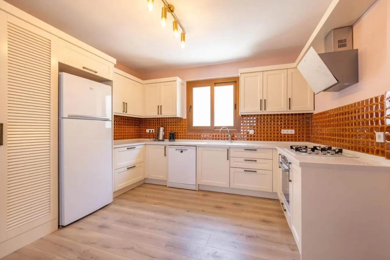 Villa Sakiz Marmaris Soeguet'De Oezel Havuzlu Kiralik Villa 0*,  터키